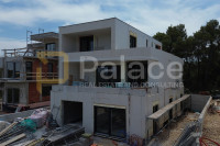 Šibenik, Bilice: Luksuzna vila u visokoj roh-bau fazi
