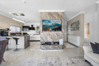 Šibenik, Bilice, moderna prizemnica s dvorištem