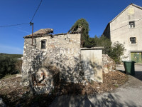 Šibenik, Mandalina, 2 stare kuće na parceli 510 m², 50m more