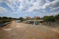Šibenik, prizemni objekt s 211,18 m², grubi radovi,  parceli od 1.850