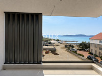 VODICE, SRIMA – Penthouse s krovnom terasom, pogledom na more i liftom