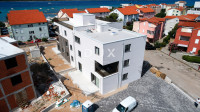 VODICE, SRIMA – Stan s 3 spavaće sobe i vrtom od 125 m², 70 m od plaže