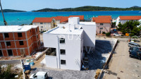 VODICE, SRIMA – Stan s vrtom u prizemlju, 70m od plaže, 2 spavaće sobe