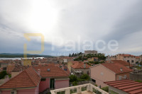Šibenik, Varoš: Šarmantan dvosoban stan s pogledom na more 86m2