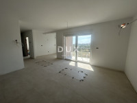 Šibenik, Vodice, zadnji kat, 93 m² privatne krovne terase, pogled na m