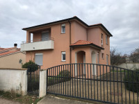 ŠIKIĆI, PULA samostojeća kuća 180.00 m2 + 400 m2 okućnice