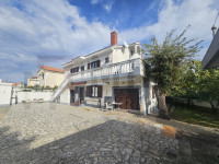Šilo, samostojeća kuća s tri apartmana i garažom