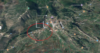 Sinj, Brnaze, građevinsko zemljište 1185m2 s 3 kamene kuće tlocrta 180