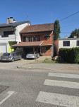 SISAK – VINOGRADSKA ULICA | Prostrana obiteljska kuća s više stambenih