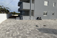 Šišan, trosoban stan   NKP 76,25 m2  i velikim vrtom