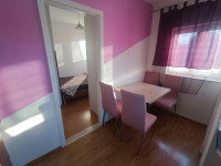 ŠKRAPE 40m2 DVOSOBAN STAN NA 2.KATU KUĆE STUDENTIMA/CAMA