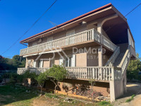 [Skročini] Samostojeća kuća 300 m² s 2 trosobna stana i podrumom