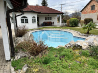 Slatka obiteljska kuća sa bazenom u Drenju