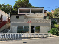 SNIŽENA CIJENA!!! 3 apartmana, kafić, prvi red do mora