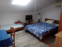 **SOBA S KUPATILOM***SPLIT 3**studenti,dugoročno