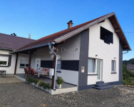 Sokolovac-prostrana kuća s dva stana