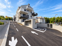 Solin, novogradnja - Poslovni prostor koncipiran kao trosobni stan