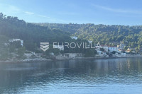 Šolta, hotel za rekonstrukciju prvi red do mora