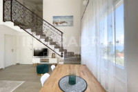 Šolta – Stomorska | Trosobni stan s galerijom, balkon, parking, plaža