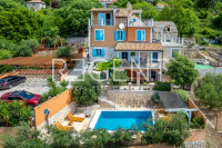 Split - Autentična vila među maslinicima s pogledom na more i bazenom