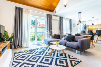 Split, Bol, moderan penthouse, 4 spavaće sobe