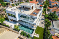 Okolica Splita – vila s bazenom i panoramskim pogledom na more, 390 m²
