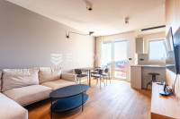 Split, Firule, luksuzno uređen jednosoban stan s pogledom i parkirnim