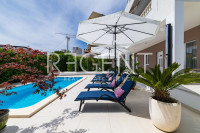 Split, Kila – stan 70 m² sa saunom, vrtom i bazenom