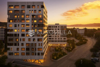 Split, Lora, vrhunski trosobni stan s pogledom na more površine 107,88