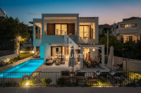 Čiovo, Okrug Gornji – vila s bazenom u drugom redu do mora, 280 m²