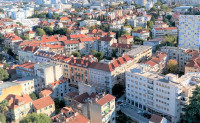 Split, Manuš - trosoban stan 102 m2, 3. kat, sunčan, za renoviranje