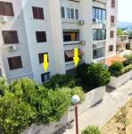 Split, Mertojak - trosobni komforni stan s dva vrta, prizemlje