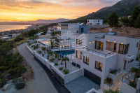 SPLIT, PODSTRANA, Urbana villa 300m od mora