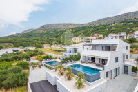 SPLIT, PODSTRANA, urbana Villa s bazenom,  pogled na more