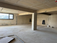 Split, poslovni prostor u novoizgrađenoj zgradi na Mejašima, 180 m2