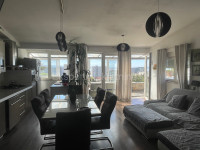 Split,Škrape 90m2, novonamješten stan u kući,pogled na more