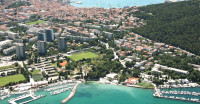 Split, Spinut - trosoban stan 74 m2 s 2 lođe na mirnoj lokaciji, lift
