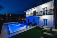 Split-Strožanac, Luksuzna kuća sa bazenom, okućnicom, parkingom.