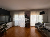 Split, Sukoišan, Orine zgrade, komforan dvosoban s 2 WC-a, garažno mje