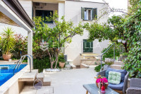 Split, Varoš, autentična kamena kuća s bazenom i saunom, NKP 192 m²