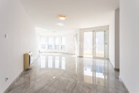 Split, Zenta, četverosoban stan za dugoročan najam, NKP 140 m2 + GPM i