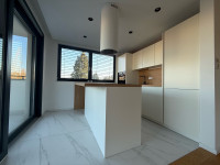 SREBRNJAK, 4-soban stan s terasama,garažom i vrtom