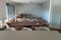 Središće, Meandar luksuzan četverosoban penthouse NKP 183 m2 + 2GPM