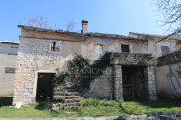 Središnja Istra, okolica, kuća za adaptaciju sa prostranim zemljištem