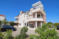 Srima – namješteni 2-sobni apartman 40,20m2, terasa, 250 m od plaže