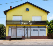 Stambeno-poslovna kuća s velikom okućnicom i voćnjakom [ Đakovo ]