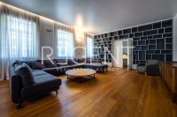 Stan 240 m², Donji grad — 3 spavaće, balkon, parking