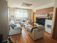 Stan sa 3 spavaće sobe na traženoj lokaciji