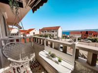 ***Stan 31m2+ostava 8m2, parking, pogled na more***