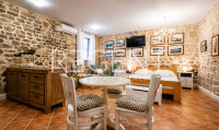 Stan 78 m², Šibenik, Centar — dva studio apartmana, terasa